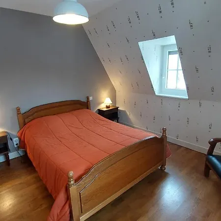 Maison De Caractère Avec Terrasse Panoramique 6 Pers Dans Le Cantal *