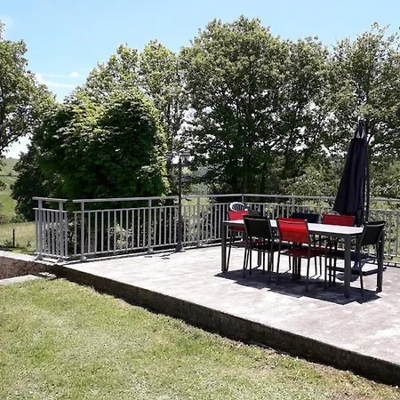 Maison De Caractère Avec Terrasse Panoramique 6 Pers Dans Le Cantal Casa vacanze *