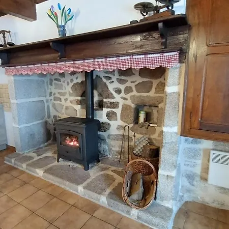 Maison De Caractère Avec Terrasse Panoramique 6 Pers Dans Le Cantal