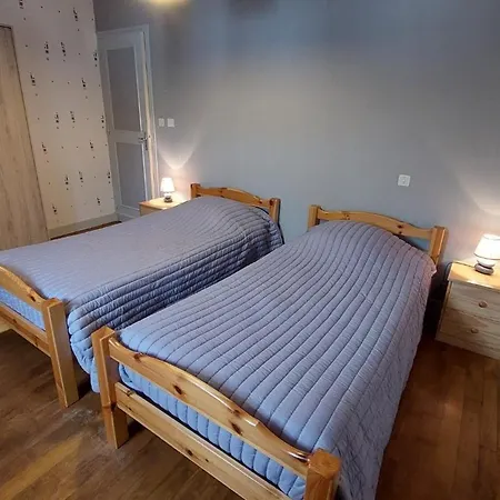 Maison De Caractère Avec Terrasse Panoramique 6 Pers Dans Le Cantal Casa vacanze *
