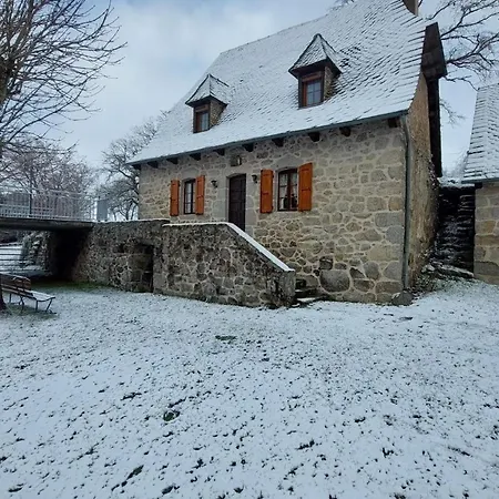 Casa vacanze Maison De Caractère Avec Terrasse Panoramique 6 Pers Dans Le Cantal Ladinhac